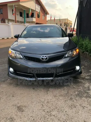 2014 Toyota Camry XLE Sedan - Gray